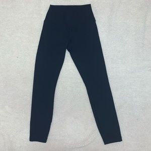 navy blue LULULEMON wunder under legging